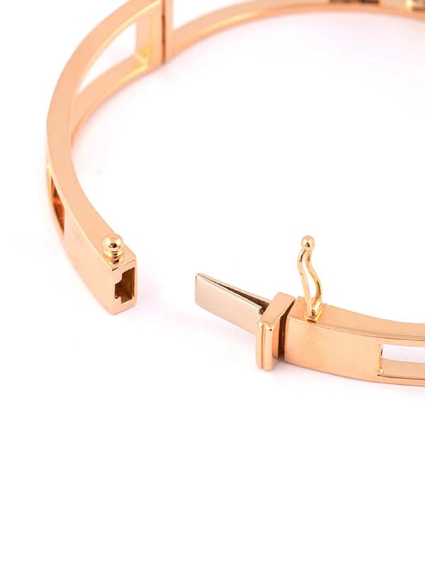 BRACCIALE RIGIDO IN ORO ROSA 18KT SCRITTA AMORE CON DIAMANTI BIANCHI