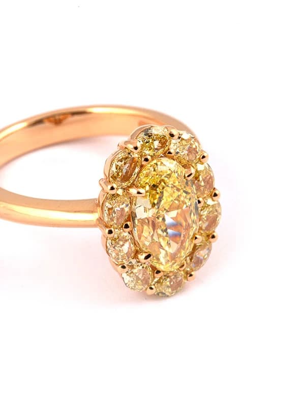 ANELLO IN ORO GIALLO 18KT CON DIAMANTE FANCY YELLOW NAVETTE E DIAMANTI FANCY YELLOW