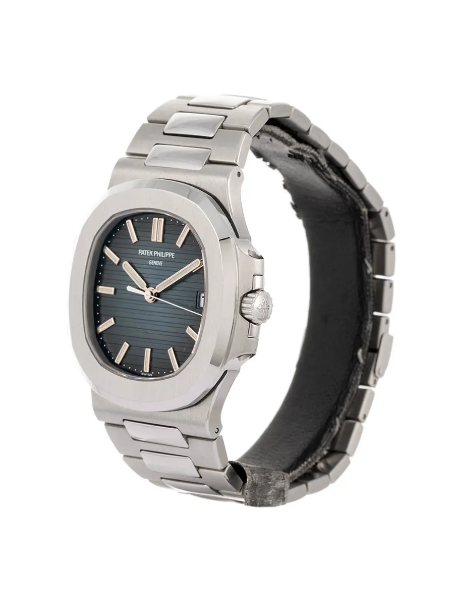 PATEK PHILIPPE NAUTILUS 40MM IN ACCIAIO REF. 5711/1A-001