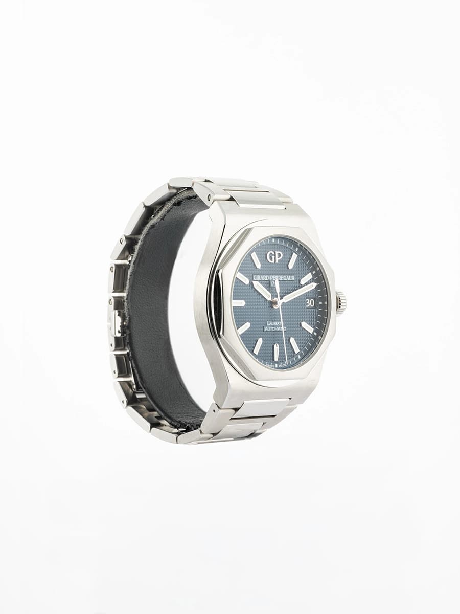 GIRARD-PERREGAUX LAUREATO 42MM IN ACCIAIO REF. 81010-11-431-11A