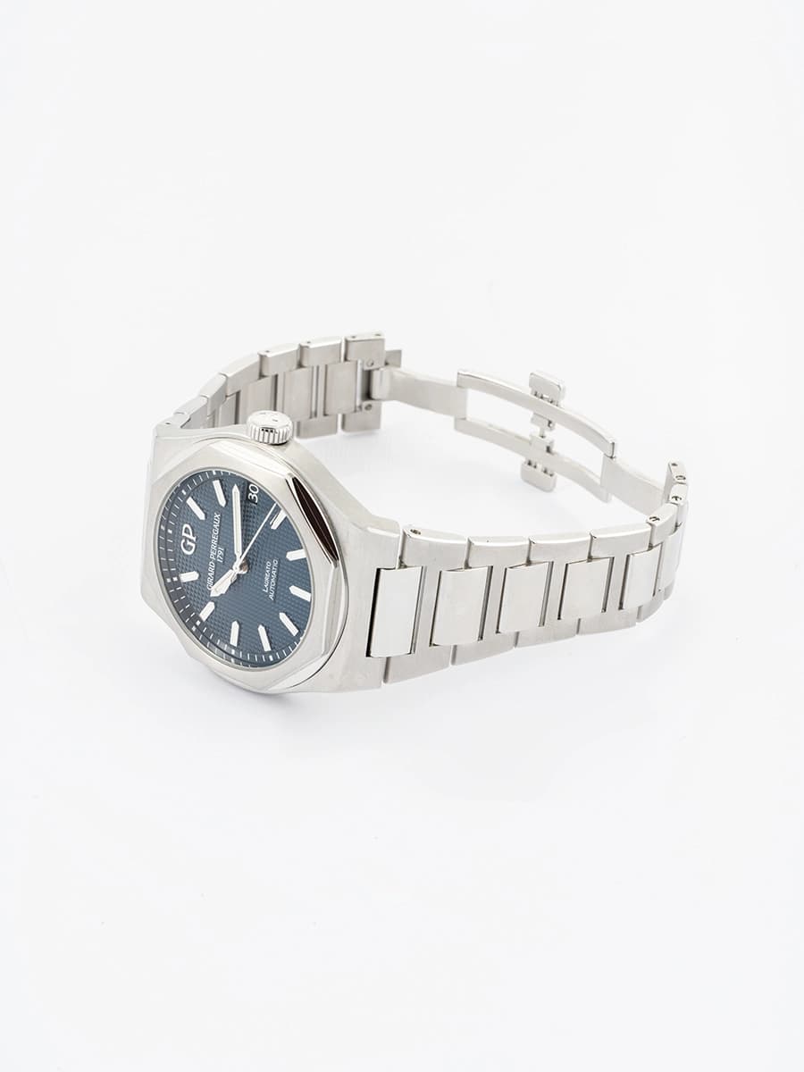 GIRARD-PERREGAUX LAUREATO 42MM IN ACCIAIO REF. 81010-11-431-11A