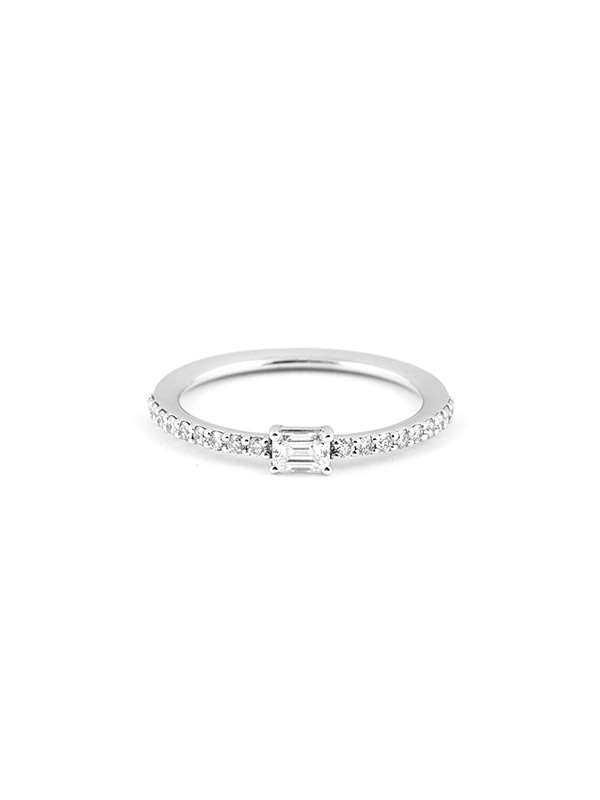 ANELLO IN ORO BIANCO 18KT CON DIAMANTE BAGUETTE E DIAMANTI