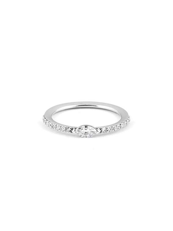 ANELLO IN ORO BIANCO 18KT CON DIAMANTE MARQUISE E DIAMANTI
