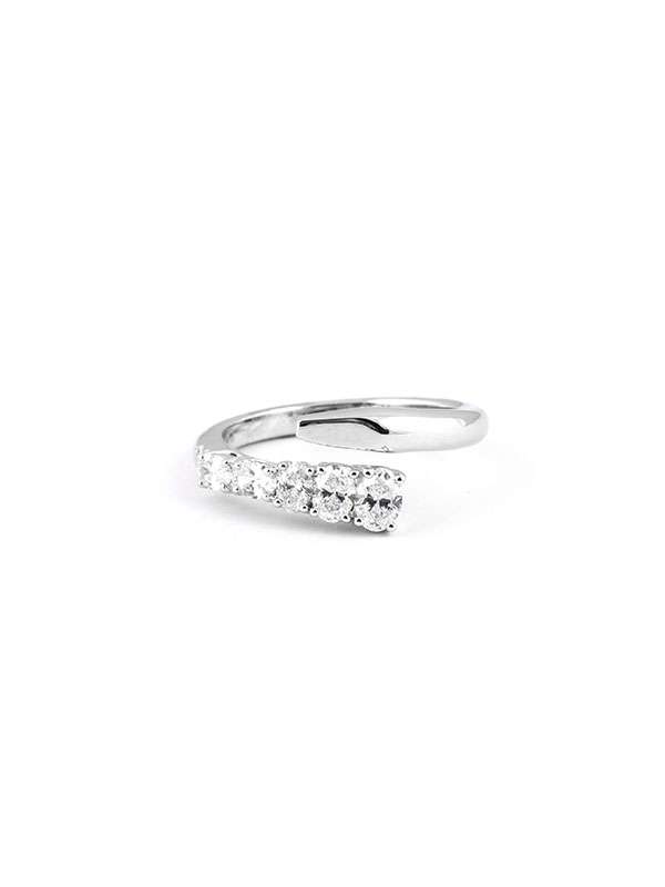 ANELLO CONTRARIE' IN ORO BIANCO 18KT CON DIAMANTI BIANCHI TAGLIO OVALE A SCALARE