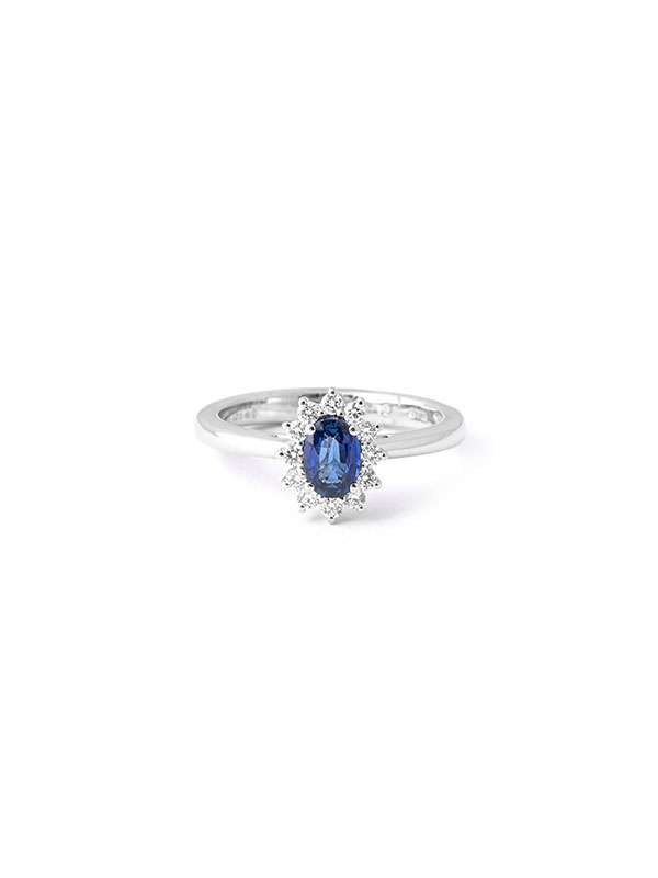 ANELLO IN ORO BIANCO 18KT CON ZAFFIRO OVALE E DIAMANTI