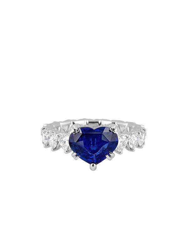 ANELLO IN ORO BIANCO 18KT CON DIAMANTI CUORE E ZAFFIRO CUORE CENTRALE