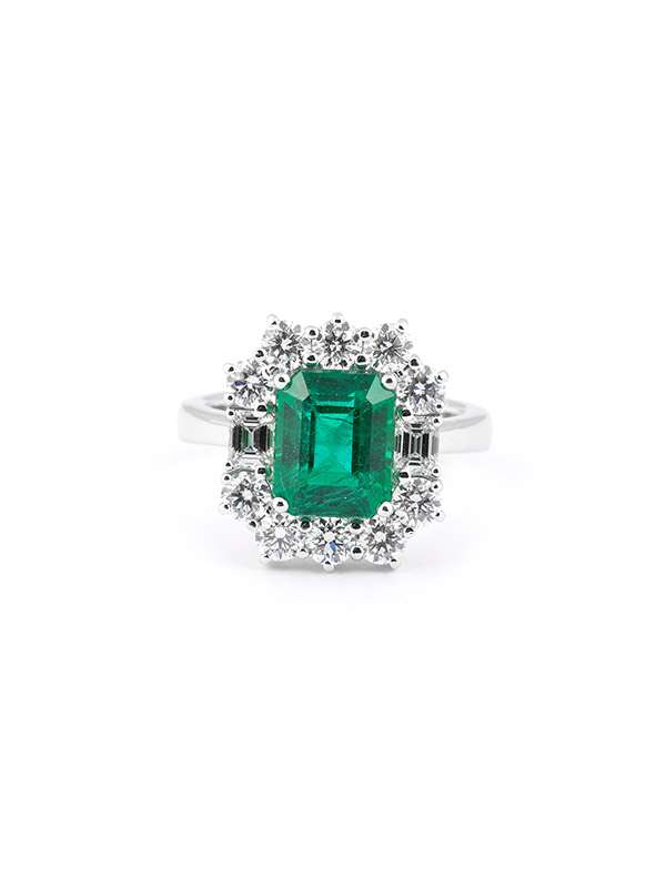 ANELLO IN ORO BIANCO 18KT CON DIAMANTI E SMERALDO